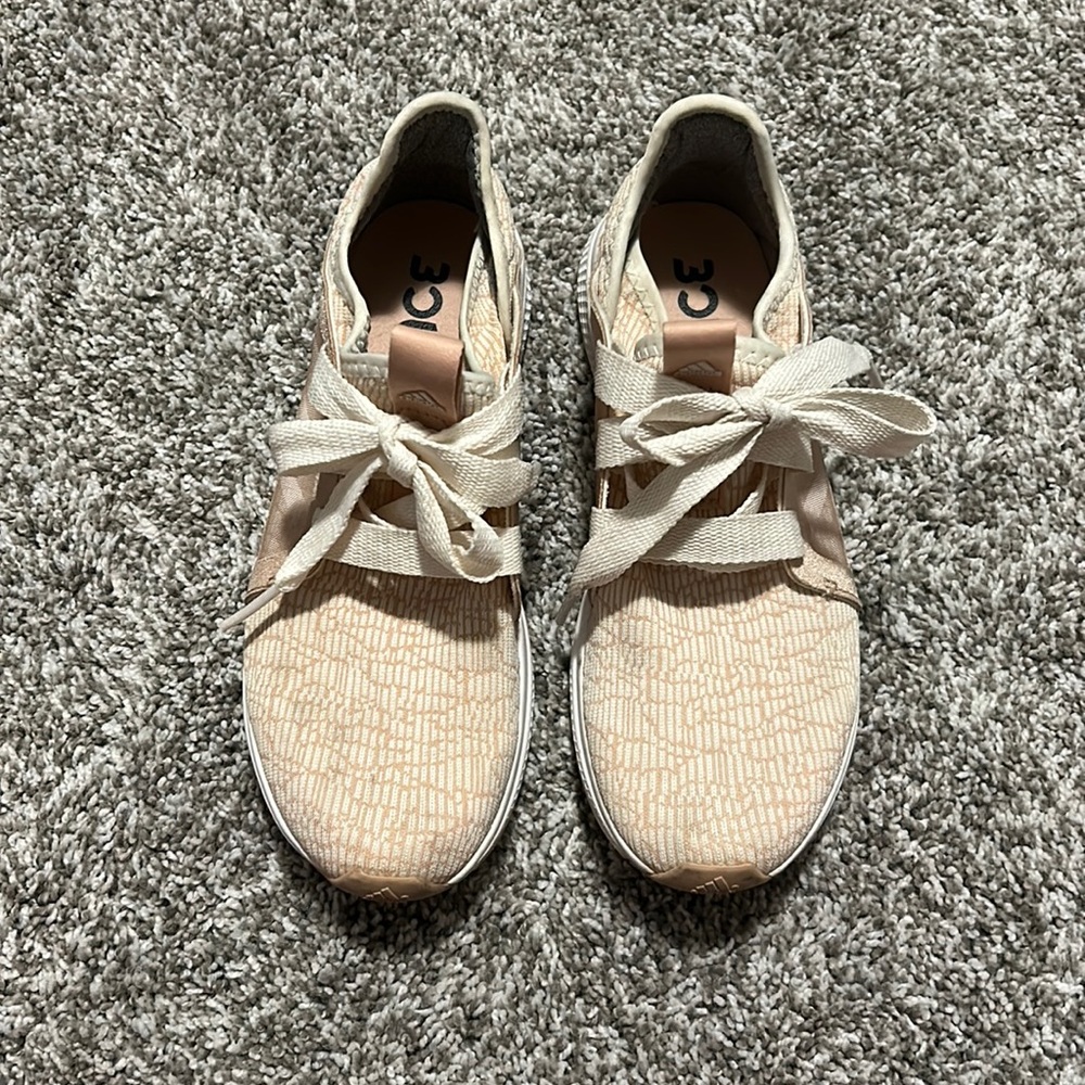 Adidas EDGE LUX LIGHTWEIGHT RUNNING SHOE